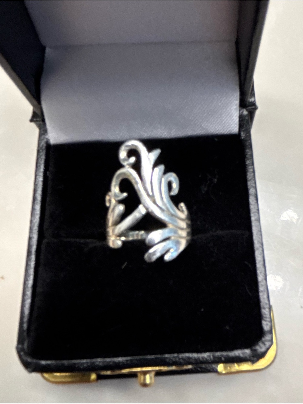 Elegant Silver Leaf Filigree Ring